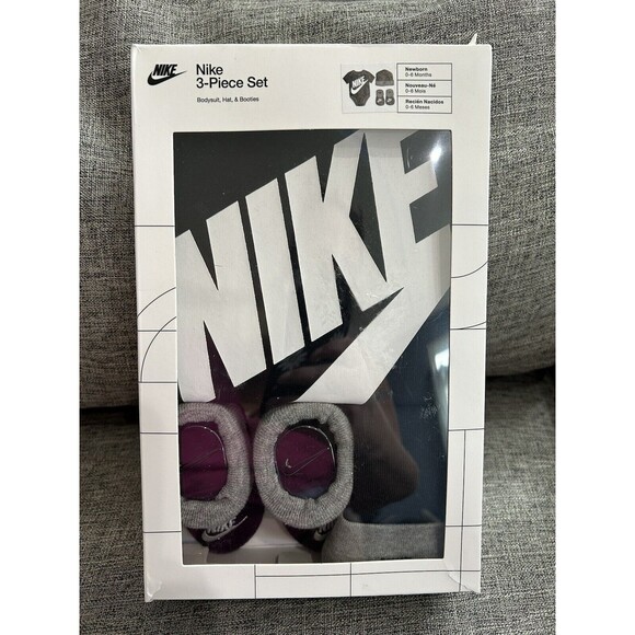 Nike 3 Piece Set Baby Bodysuit Hat and Booties 0 to 6 Months New - Picture 2 of 9